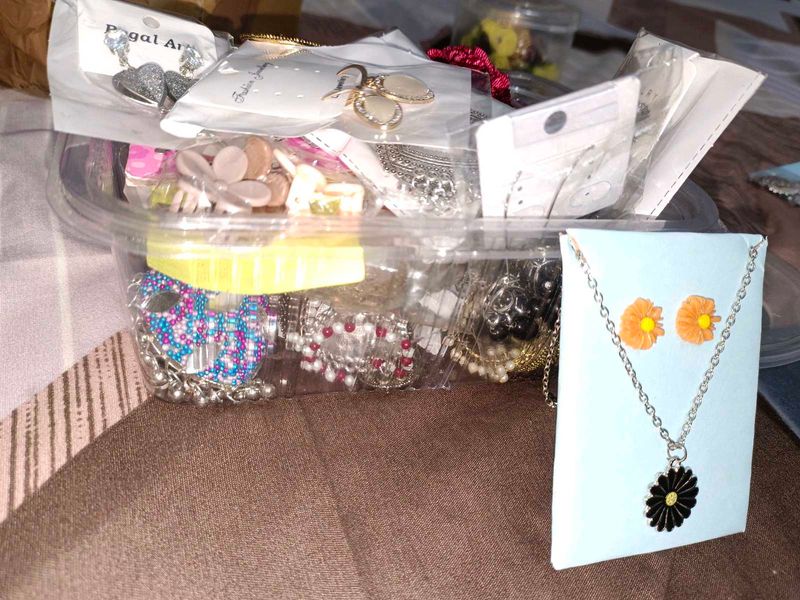 Assorted Jewellery Set 45 pc  freebies also