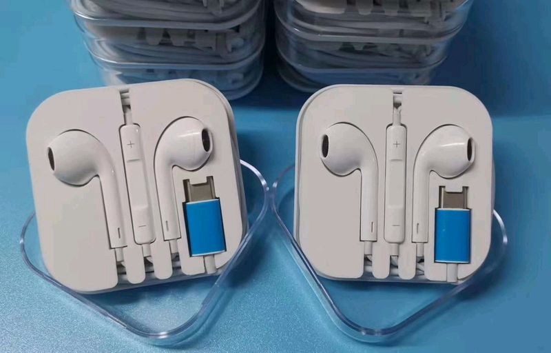 Type C Wired Earphones with Mic (1 Pcs.)