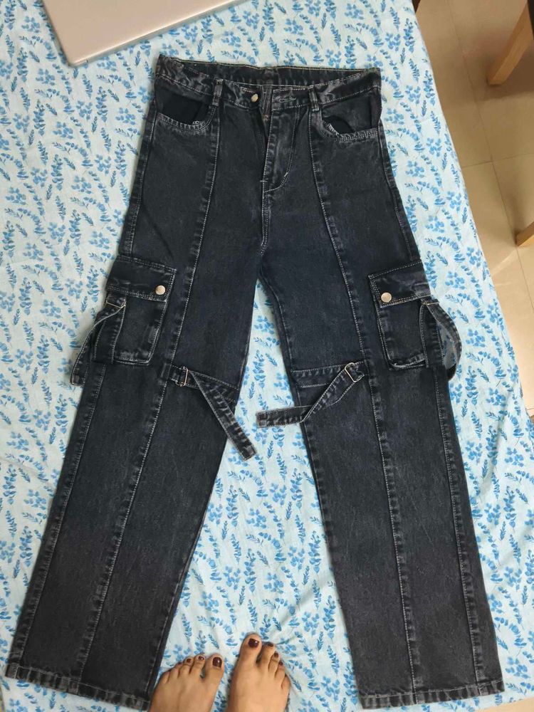 Stylish Dark Wash Cargo Jeans