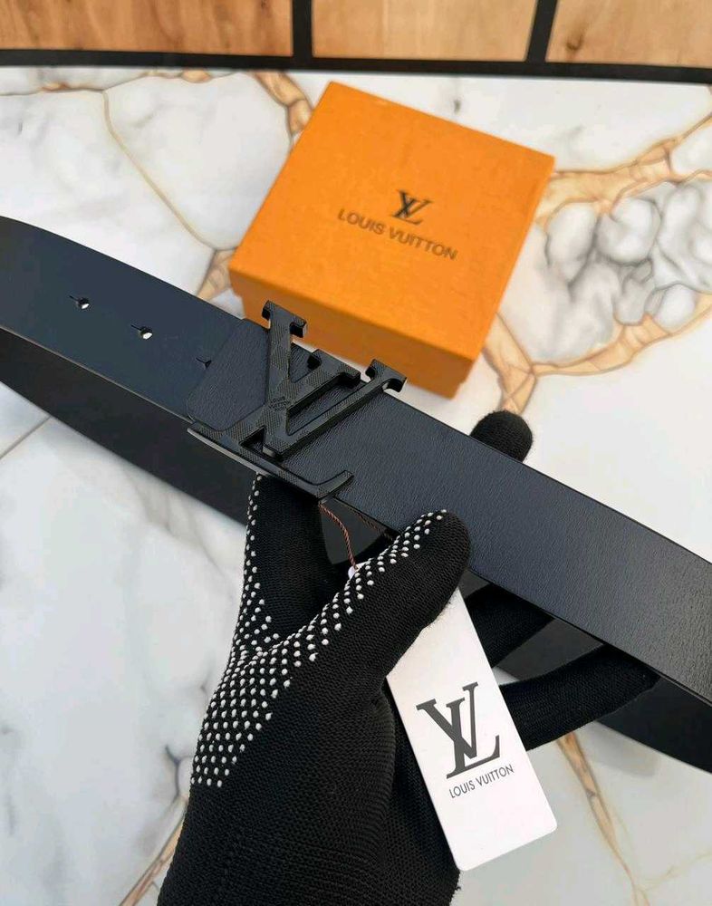 Louis Vuitton Black Belt FOR MENS WITH BOX