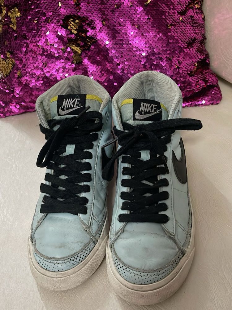 Nike Sneakers For Boys And Girls