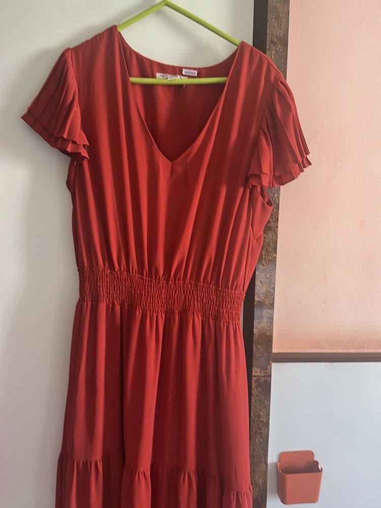 Chic Rust V-Neck Ruffle Sleeve Dress