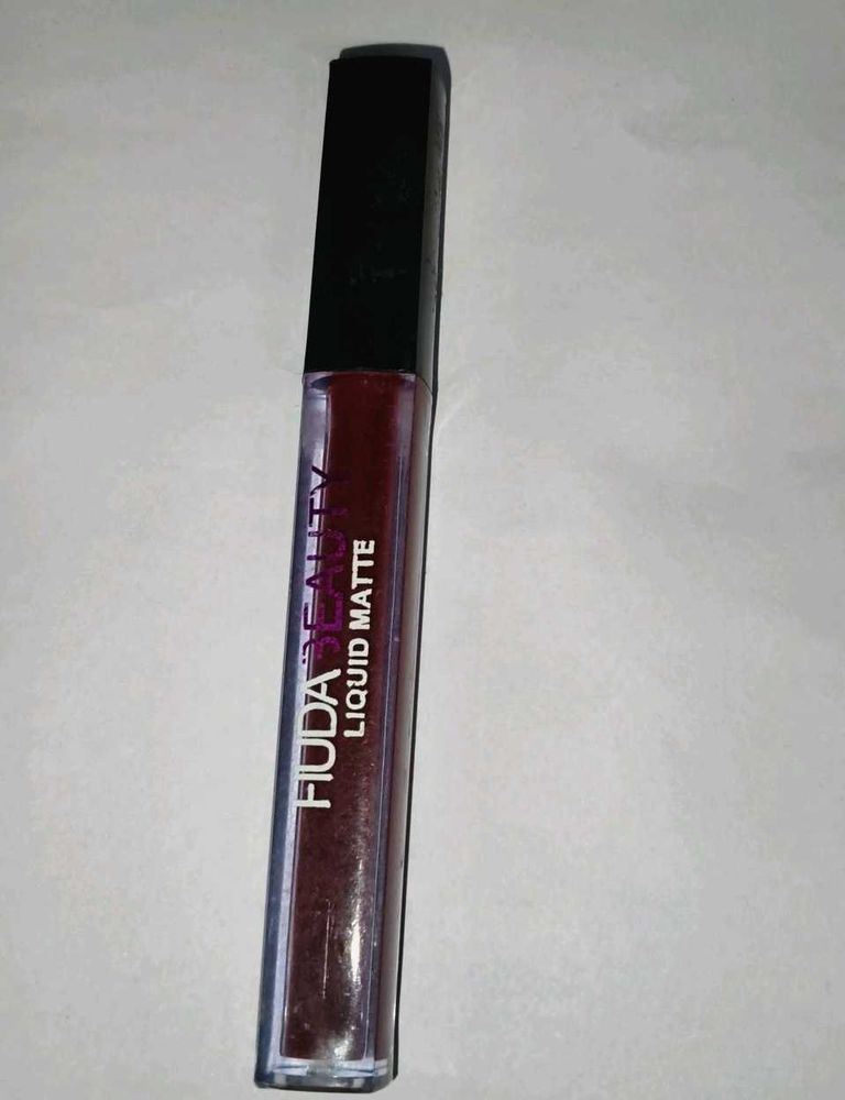 Huda Beauty Liquid Matte Lipstick