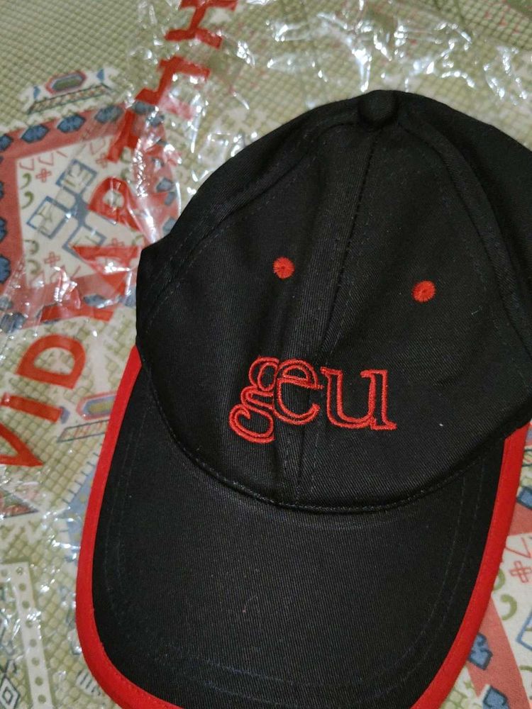 Black and Red Baseball Cap 🧢
