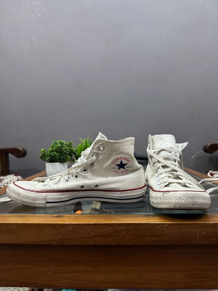 converse white sneaker