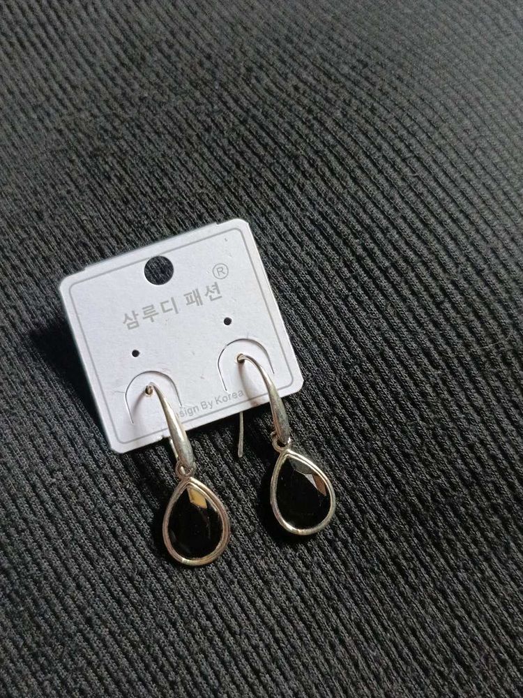 Elegant Black Teardrop Earrings