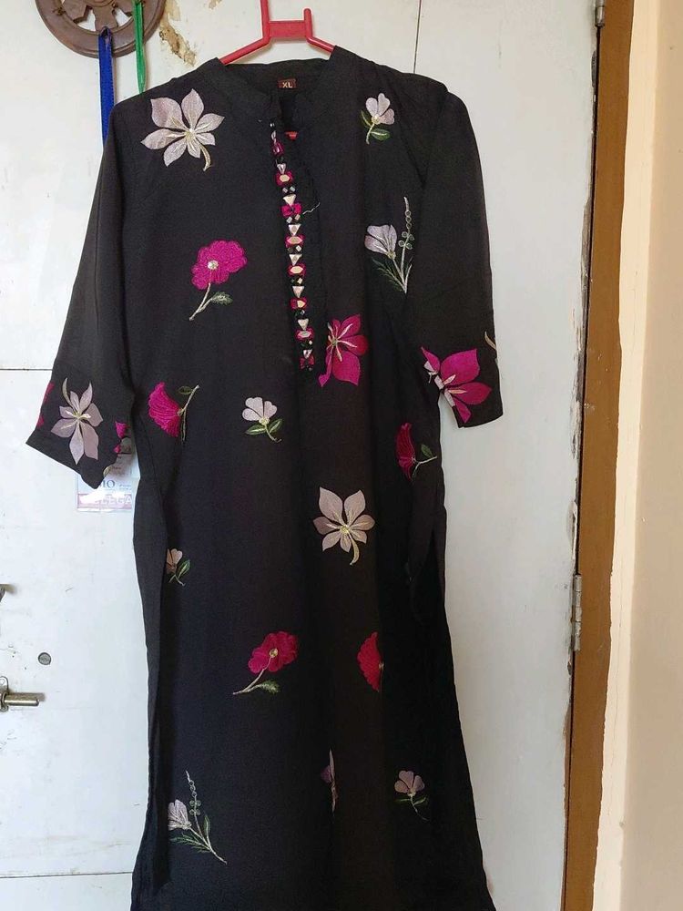 Elegant Black Floral Embroidered Kurti