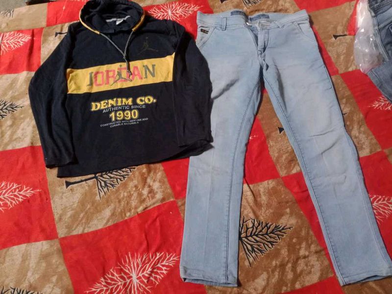 Light Blue Jeans with t-shirt