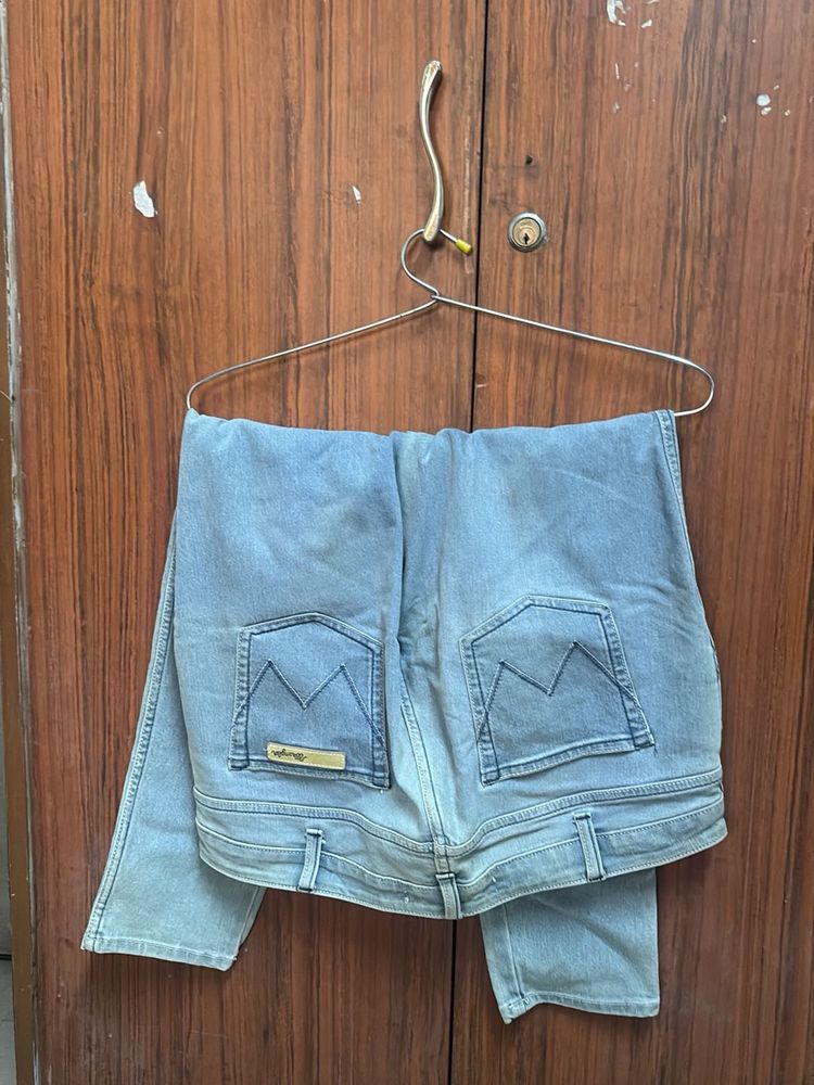 Light Wash Relaxed Fit Jeans