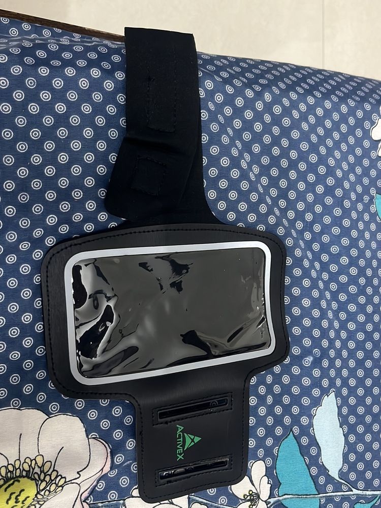 Mobile Holder For Wrist