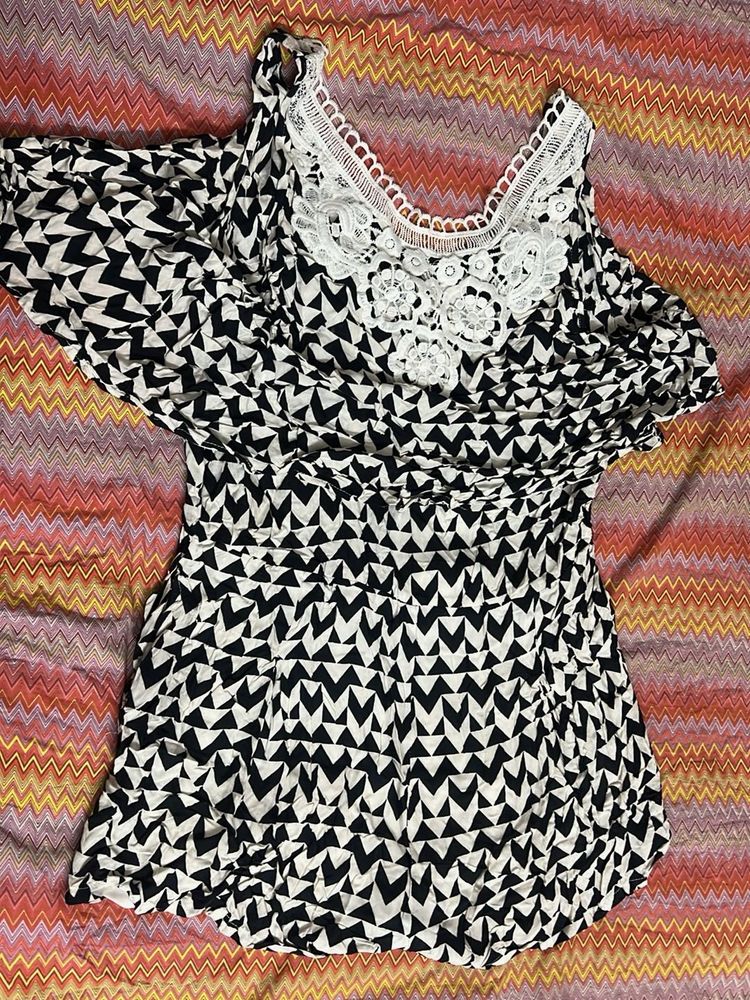 Chic Black &amp; White Cold Shoulder Top