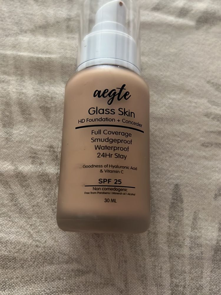 Enhance Your Face Glow With Aegte Glass Skin HD Foundation + Concealer. A 2 In 1 Liquid Foundation Water-proof Formula With Full Coverage