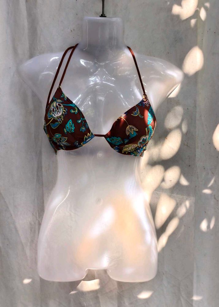151110. Stylish Bikini Top with Floral Print