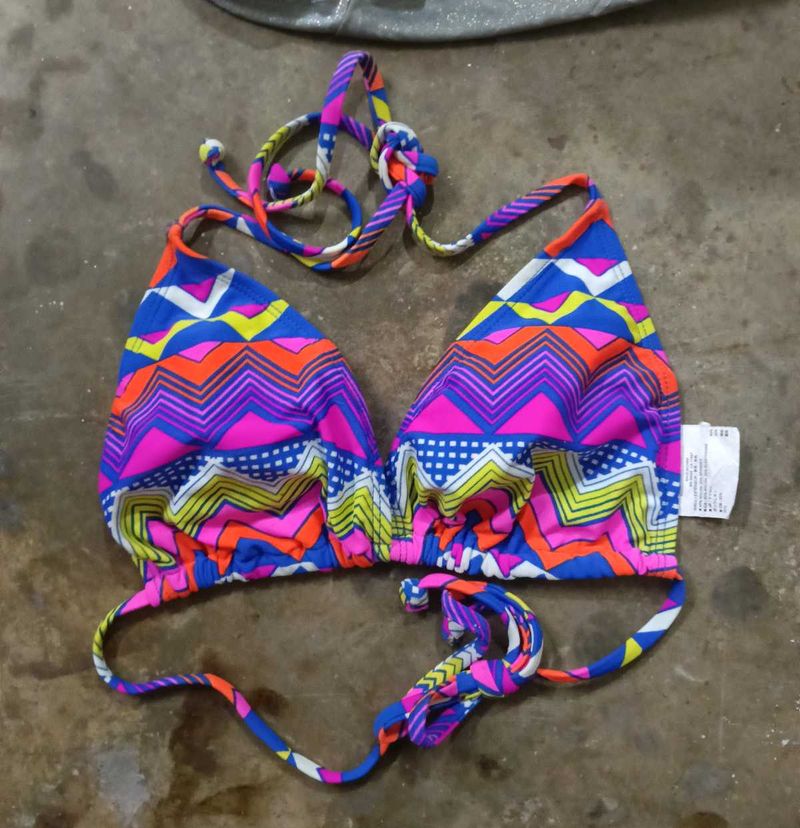 Vibrant Zig Zag Print Bikini Top