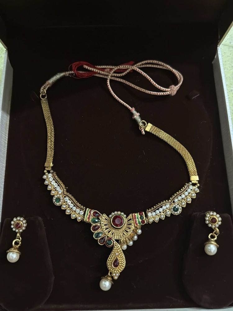 Elegant Gold Tone Necklace &amp; Earring Set