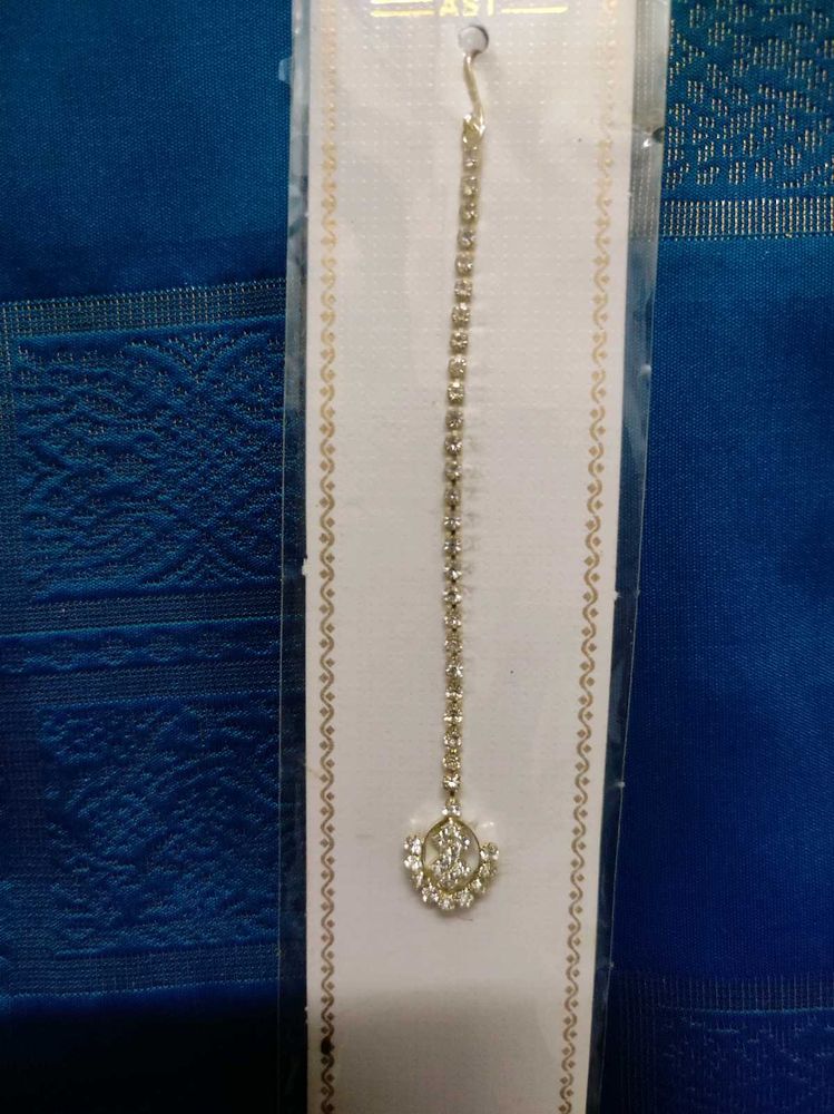 Elegant Maang Tikka with Rhinestones