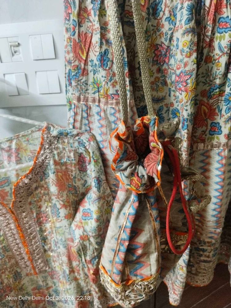 Beautiful Ethnic Kurta Set with Bag