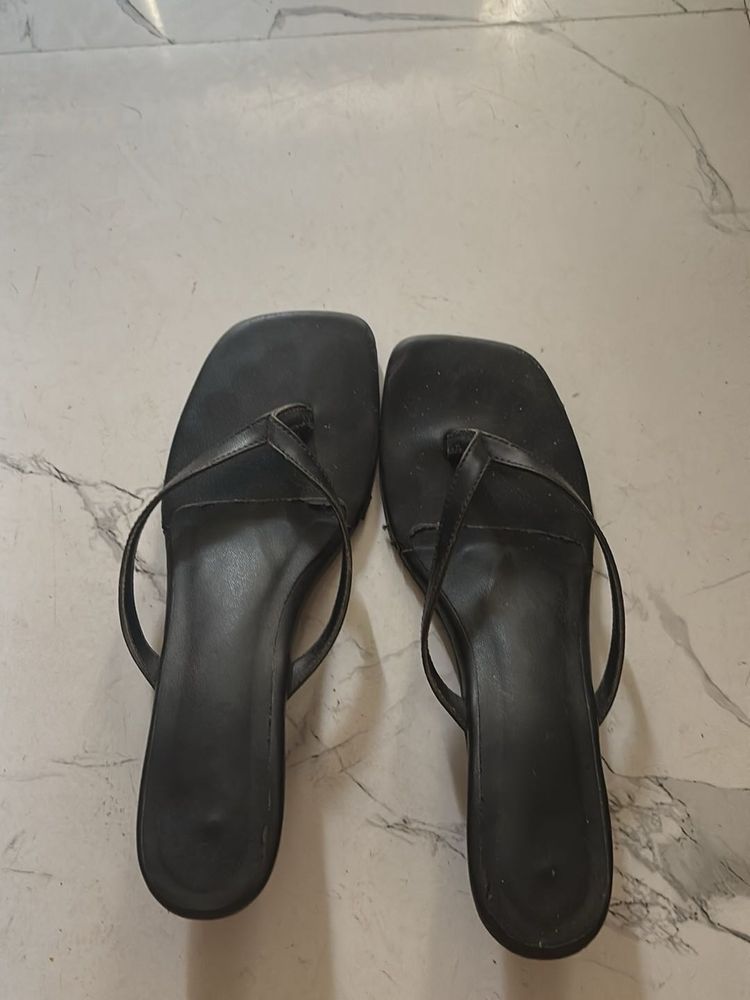 Chic Black Thong Sandals
