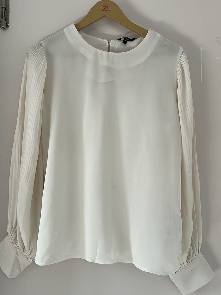 Elegant White Pleated Sleeve Top