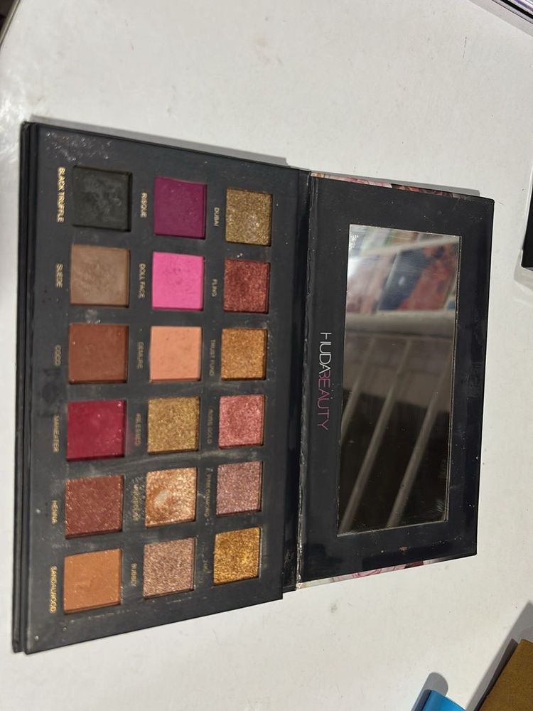 Huda Beauty Eyeshadow Palette