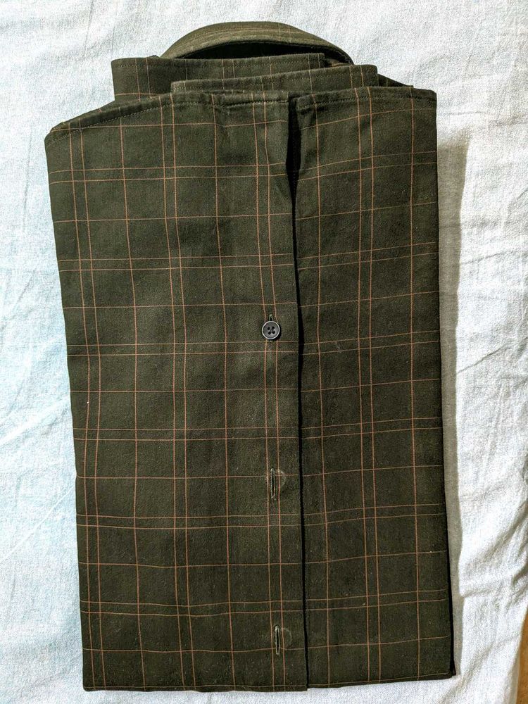 Men's Classic Plaid Button-Down Shirt