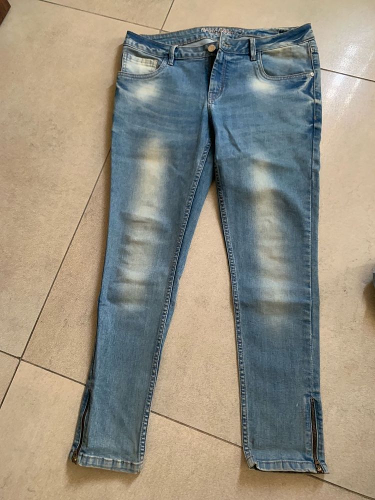 Light Wash Skinny Jeans with Zippers