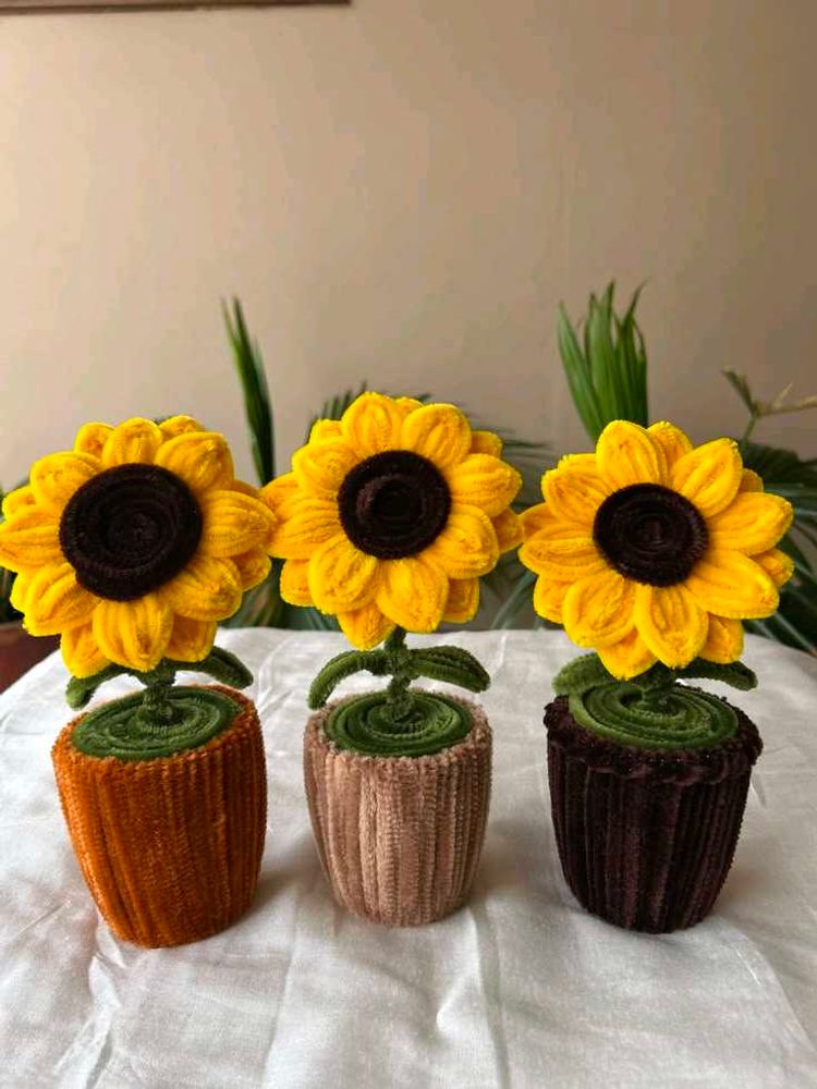 Crocheted Sunflower Potted Plants (Set of 3)