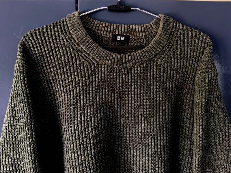 Uniqlo Original Green Knit Sweater