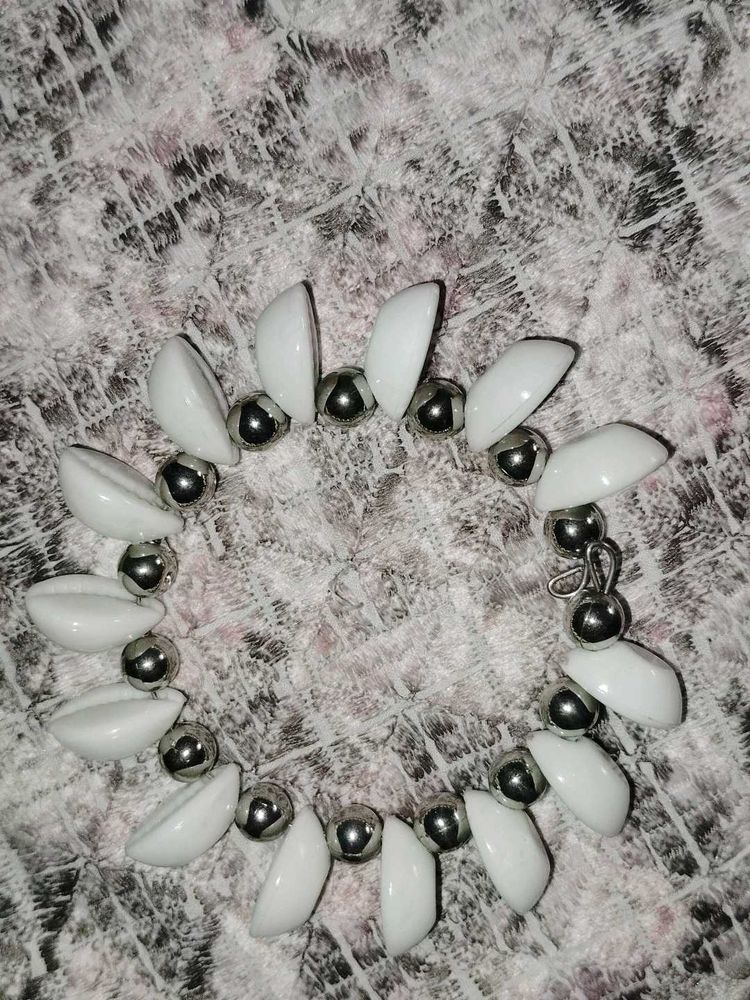 Elegant White &amp; Silver Beaded Bracelet