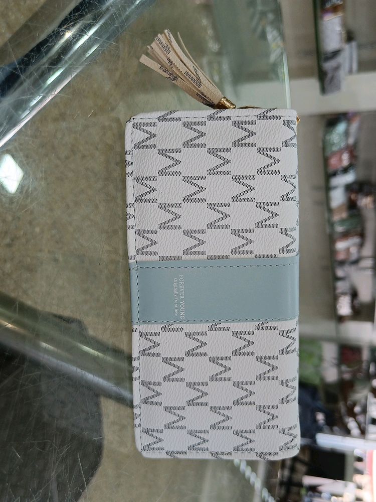 FOREVER YOUNG HAND CLUTCH