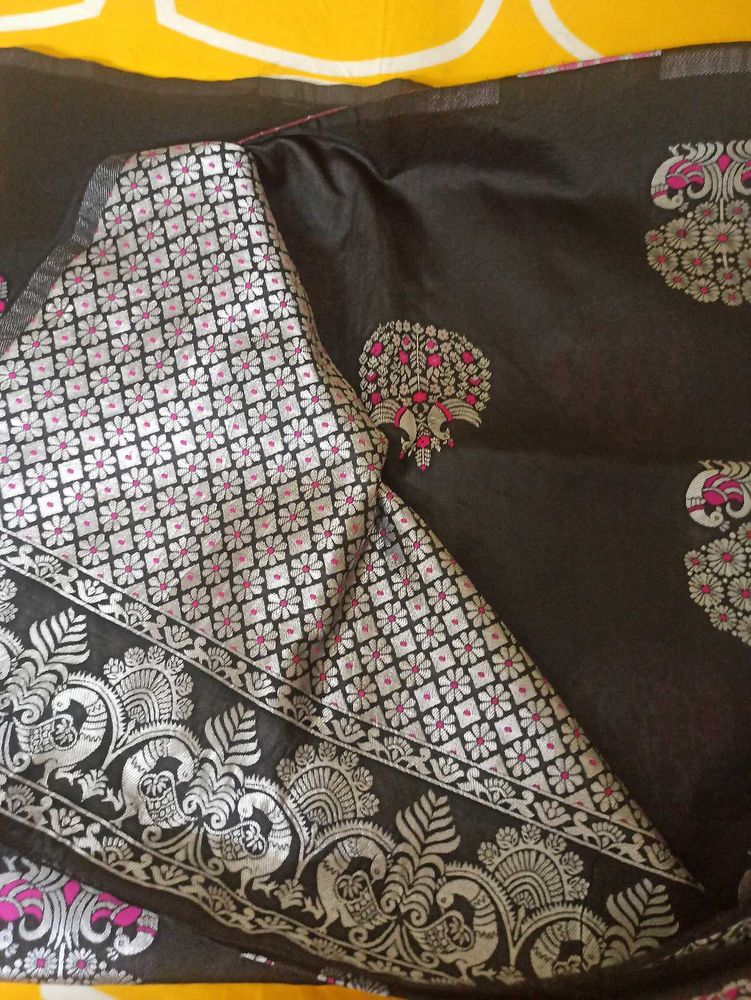 Elegant Black Saree with Silver &amp; Pink Motifs