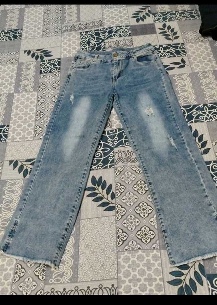 Light Wash Ripped Jeans