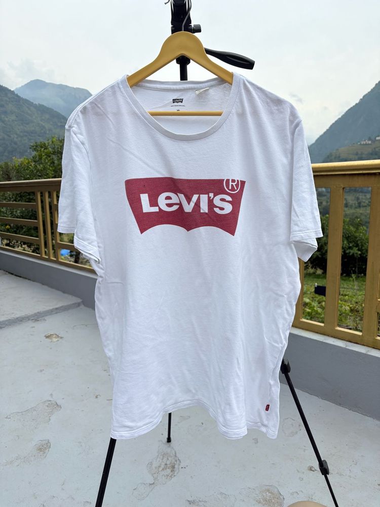 Levi's White T-Shirt