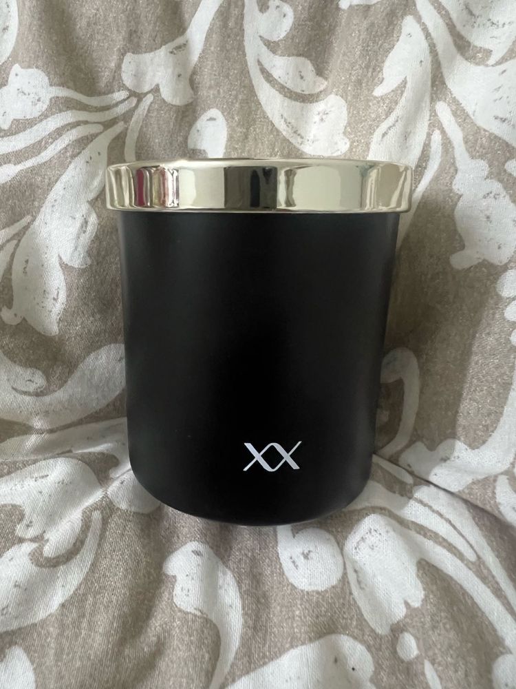 Nexxus Stylish Black Candle with Gold Accent