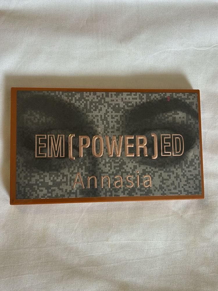 Annasia "Empowered" 18-Shade Eyeshadow Palette 🎨