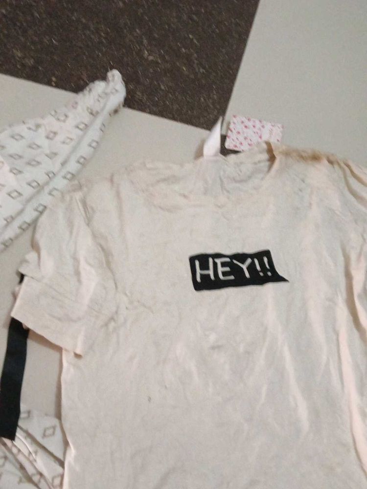 Women's "HEY!!" Graphic T-Shirt