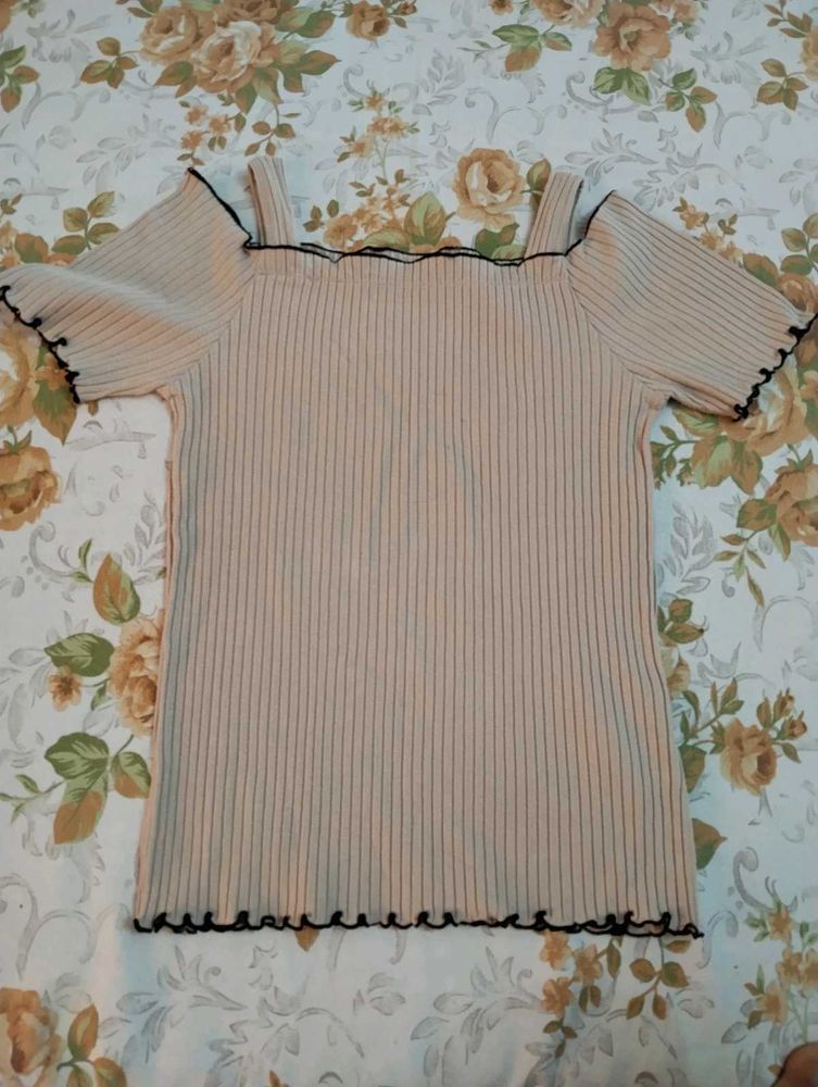 Ribbed Cold Shoulder Top + free 🎁