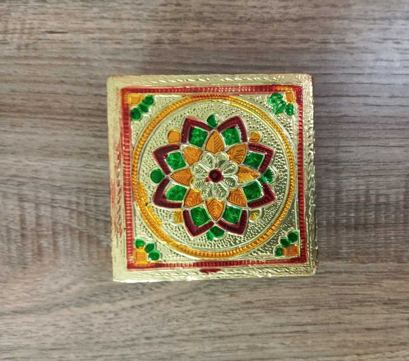 GOLDEN POOJA CHOWKI