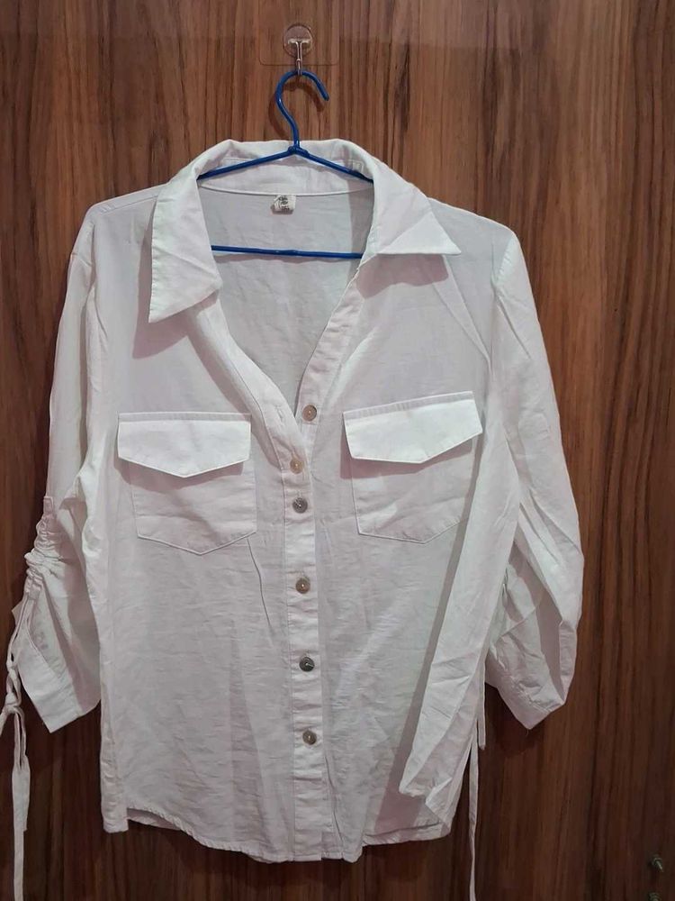 Chic White Collared Y2K Shirt✨️