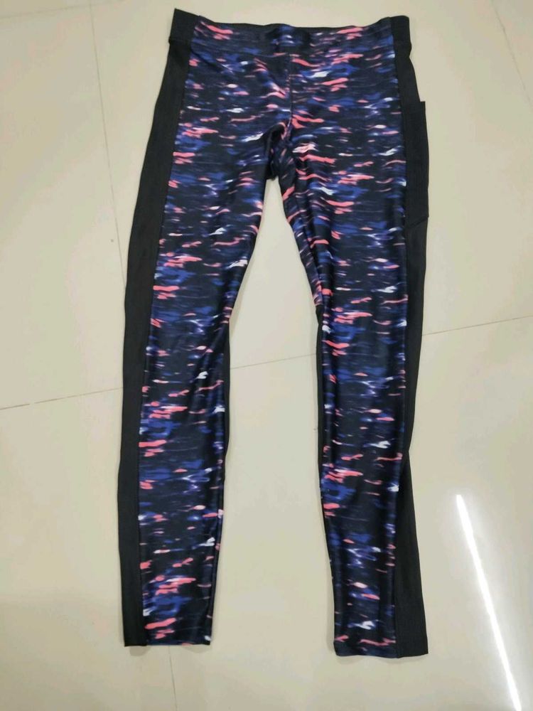 Running leggings with pockets