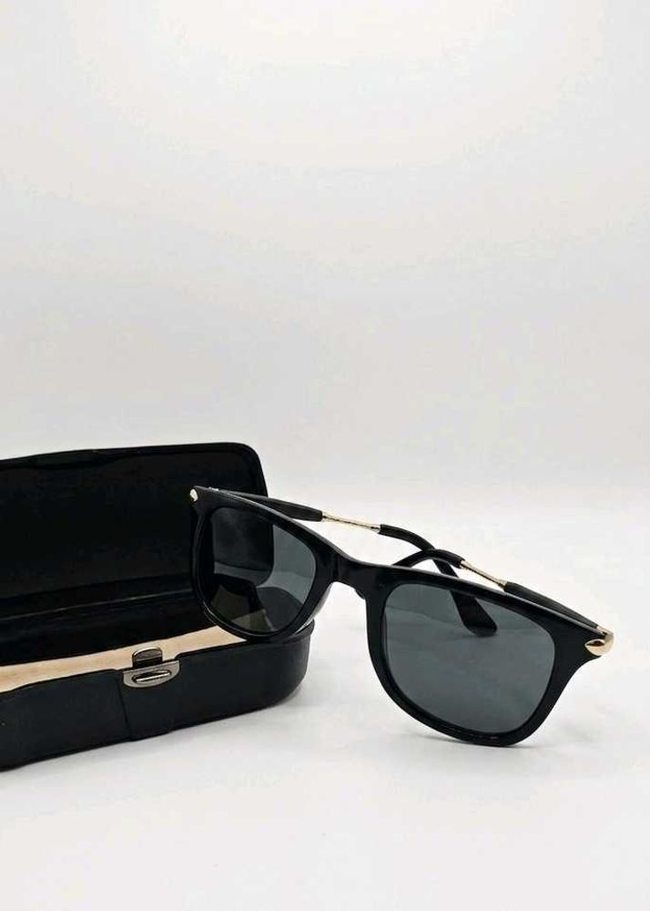 Black &amp; Gold wayfarer sunglass