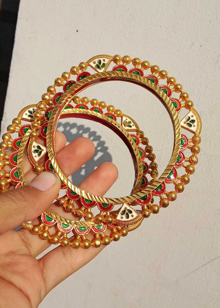 Elegant Gold Tone Bangle Set
