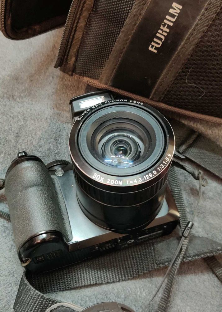 Fujifilm Digital Camera - Excellent Condition