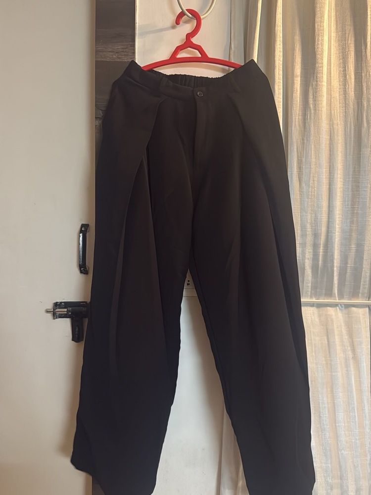 Chic Black Wide-Leg Trousers
