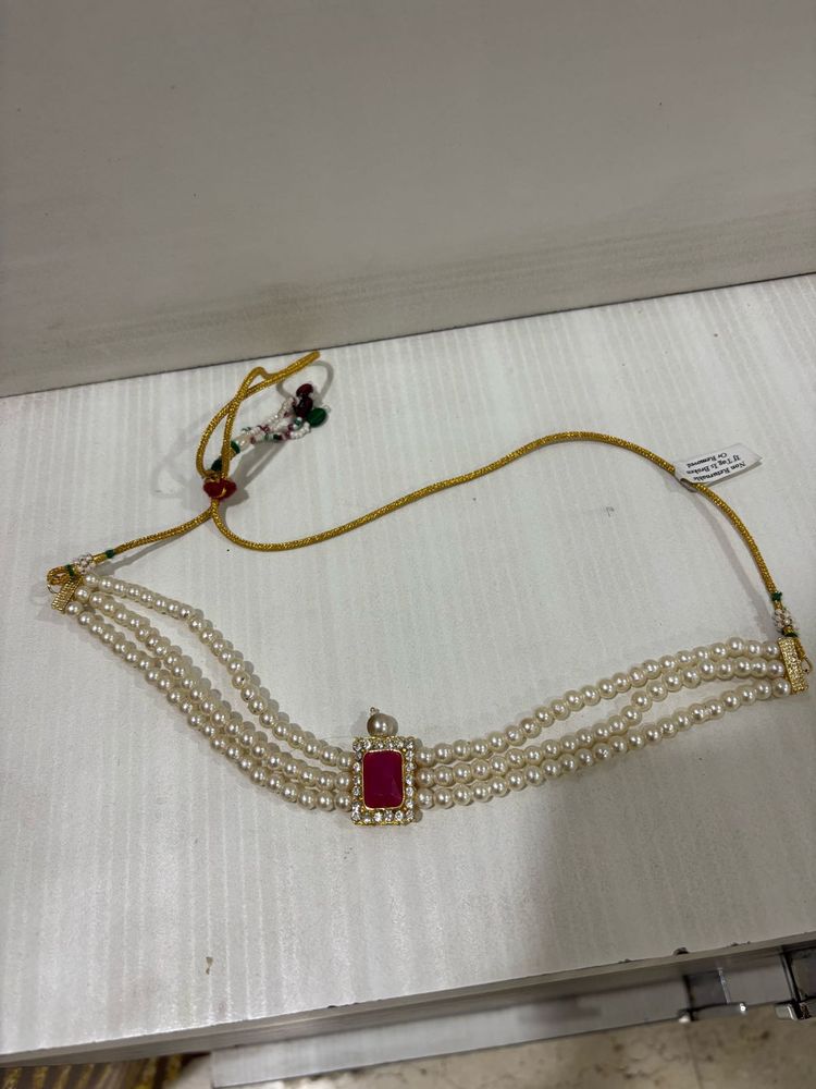 Elegant Pearl Choker with Red Stone