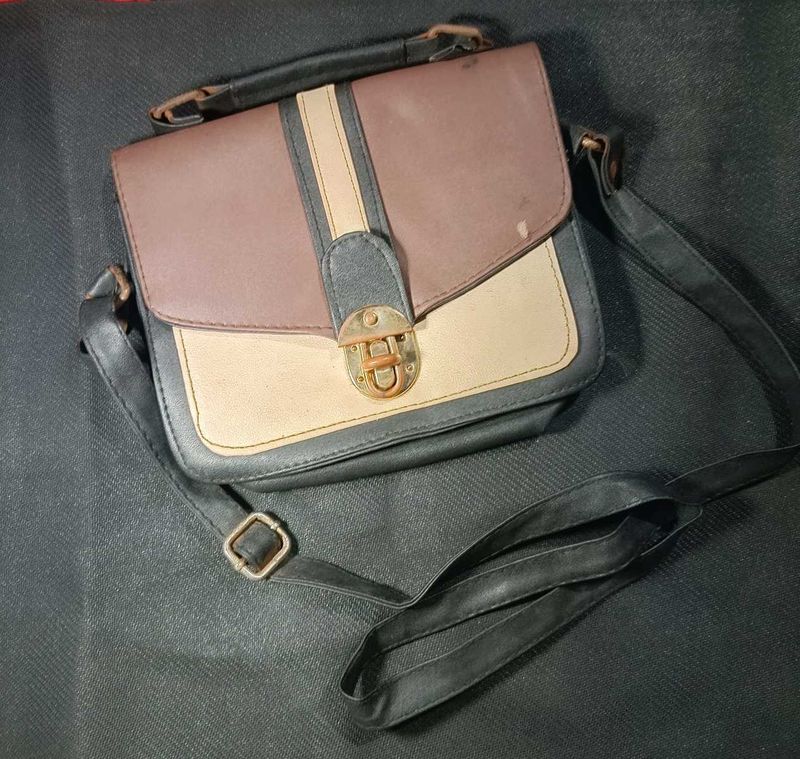 Chic Tri-Color Crossbody Bag