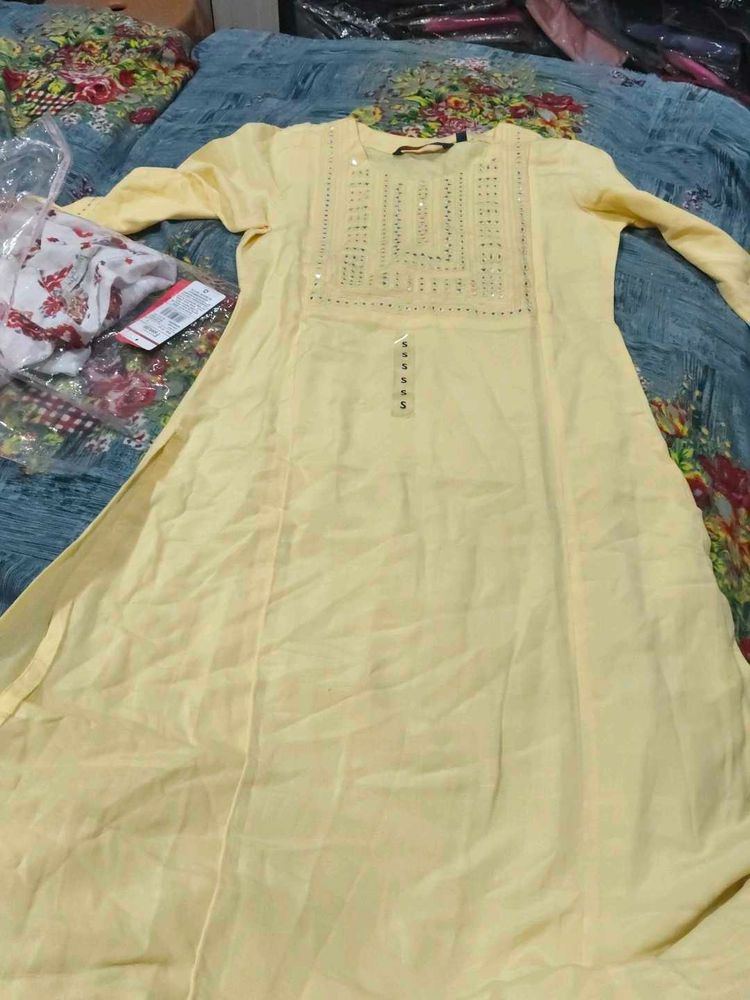 Elegant Yellow Embellished Kurta