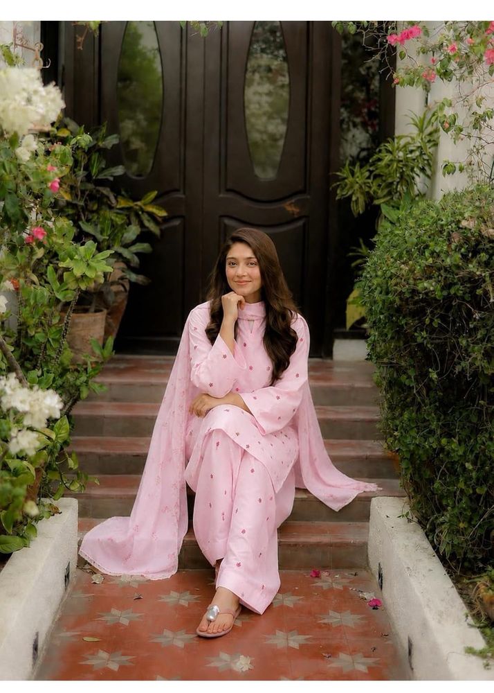 Elegant Pink Embroidered Kurta Set