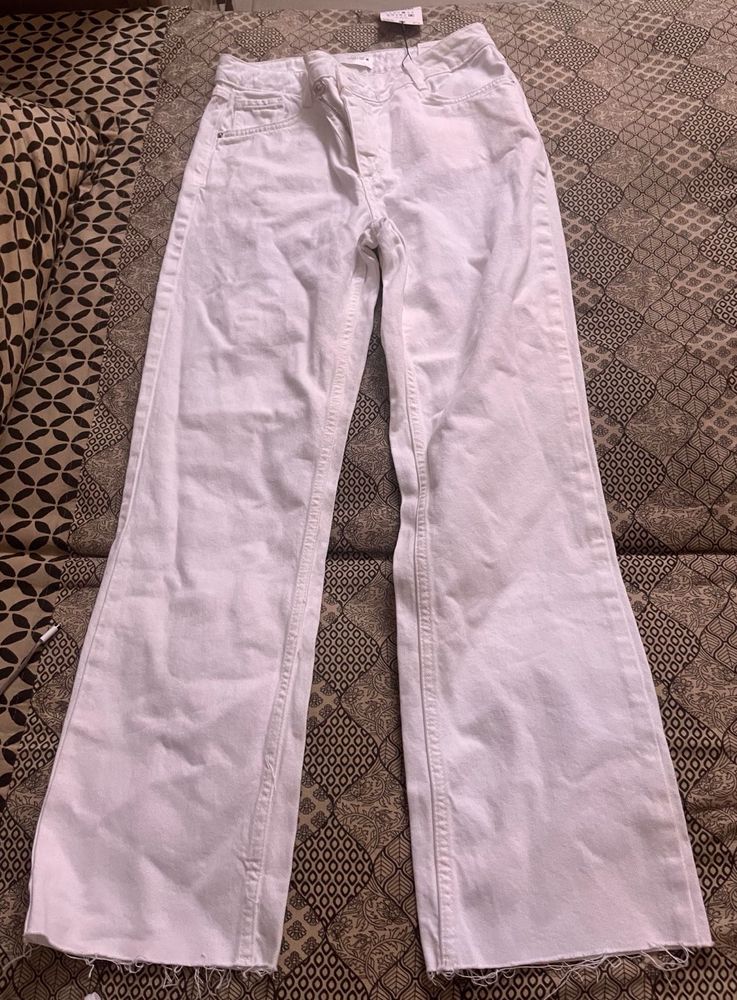 Zara new white straight fit Jeans