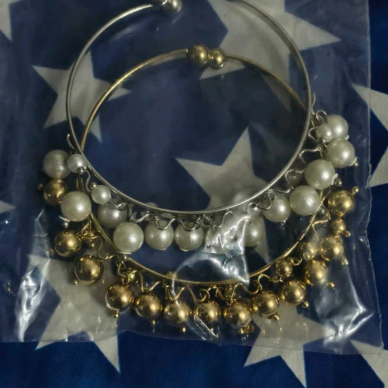 Elegant Pearl &amp; Gold Tone Bangles